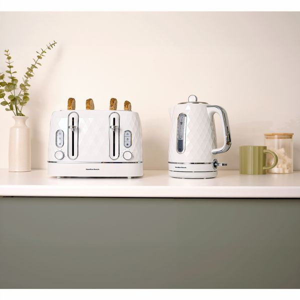 Hamilton Beach Kettle And Toaster Set Diamond Collection White