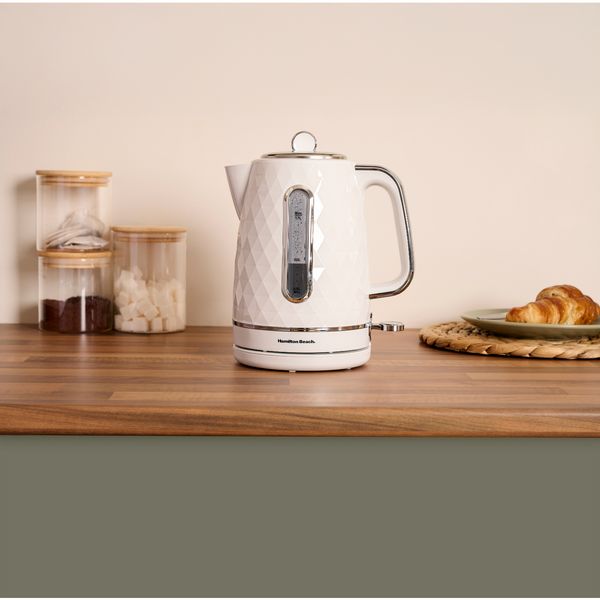 Hamilton Beach Kettle And Toaster Set Diamond Collection White