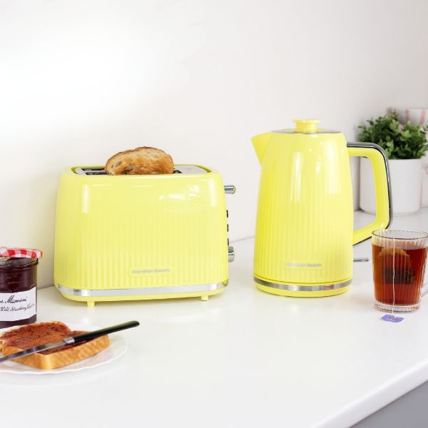 Hamilton Beach Miami Kettle and 2 Slot Toaster Banana Split
